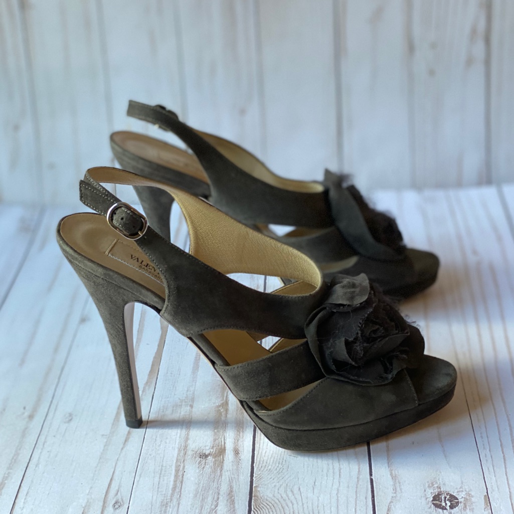 Authentic Valentino Grey Suede Chiffon Rose Pumps
